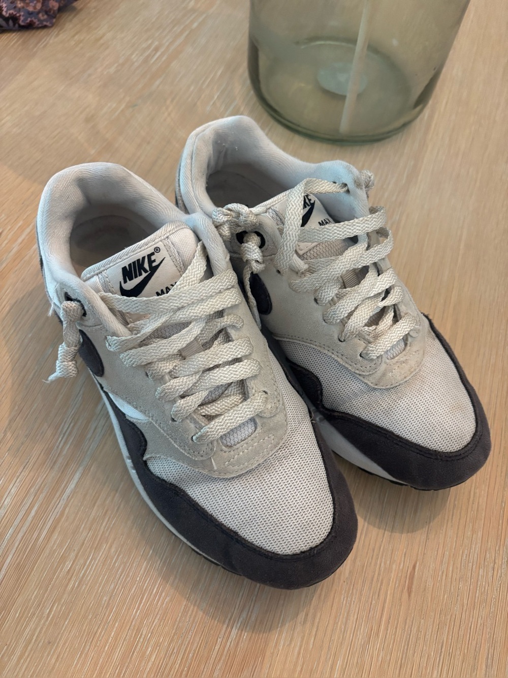 Nike Women’s White and Black Retro Runner Sneakers 7.5